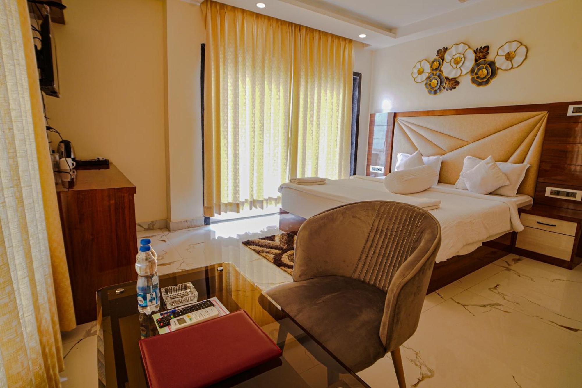 Prasant On Beach Resort !! Lift - Wifi -Restaurant-Parking Facilities-Newly Decorated Room !! Mandarmani Eksteriør billede