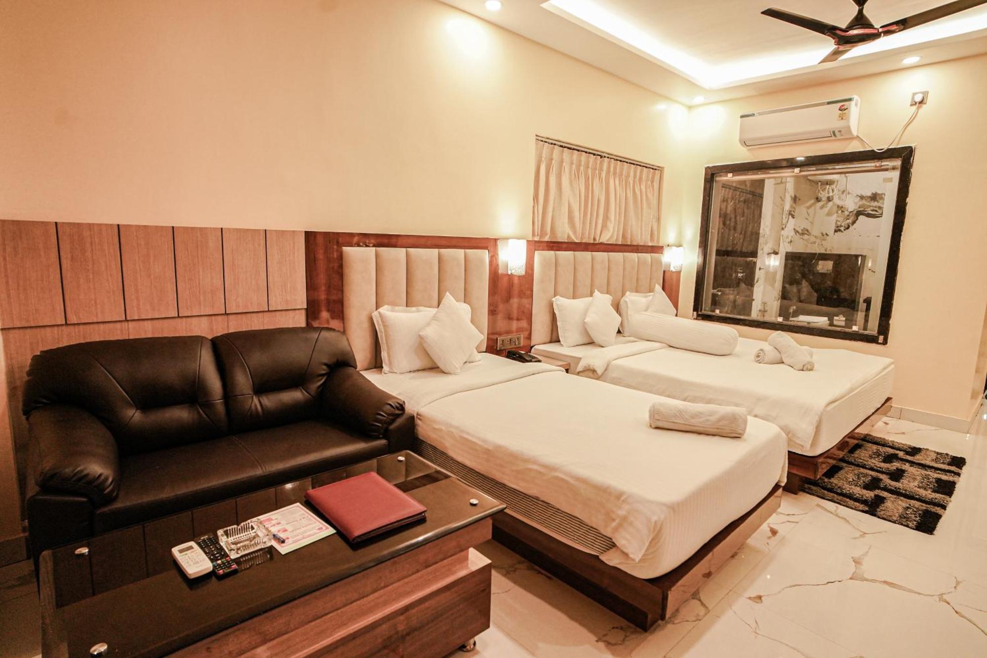 Prasant On Beach Resort !! Lift - Wifi -Restaurant-Parking Facilities-Newly Decorated Room !! Mandarmani Eksteriør billede