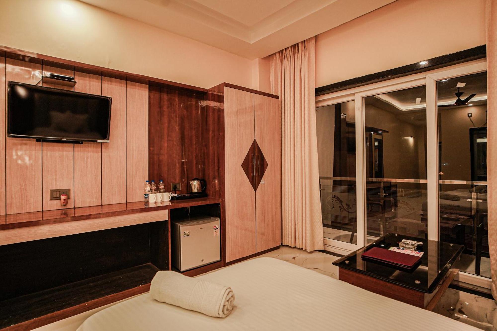 Prasant On Beach Resort !! Lift - Wifi -Restaurant-Parking Facilities-Newly Decorated Room !! Mandarmani Eksteriør billede