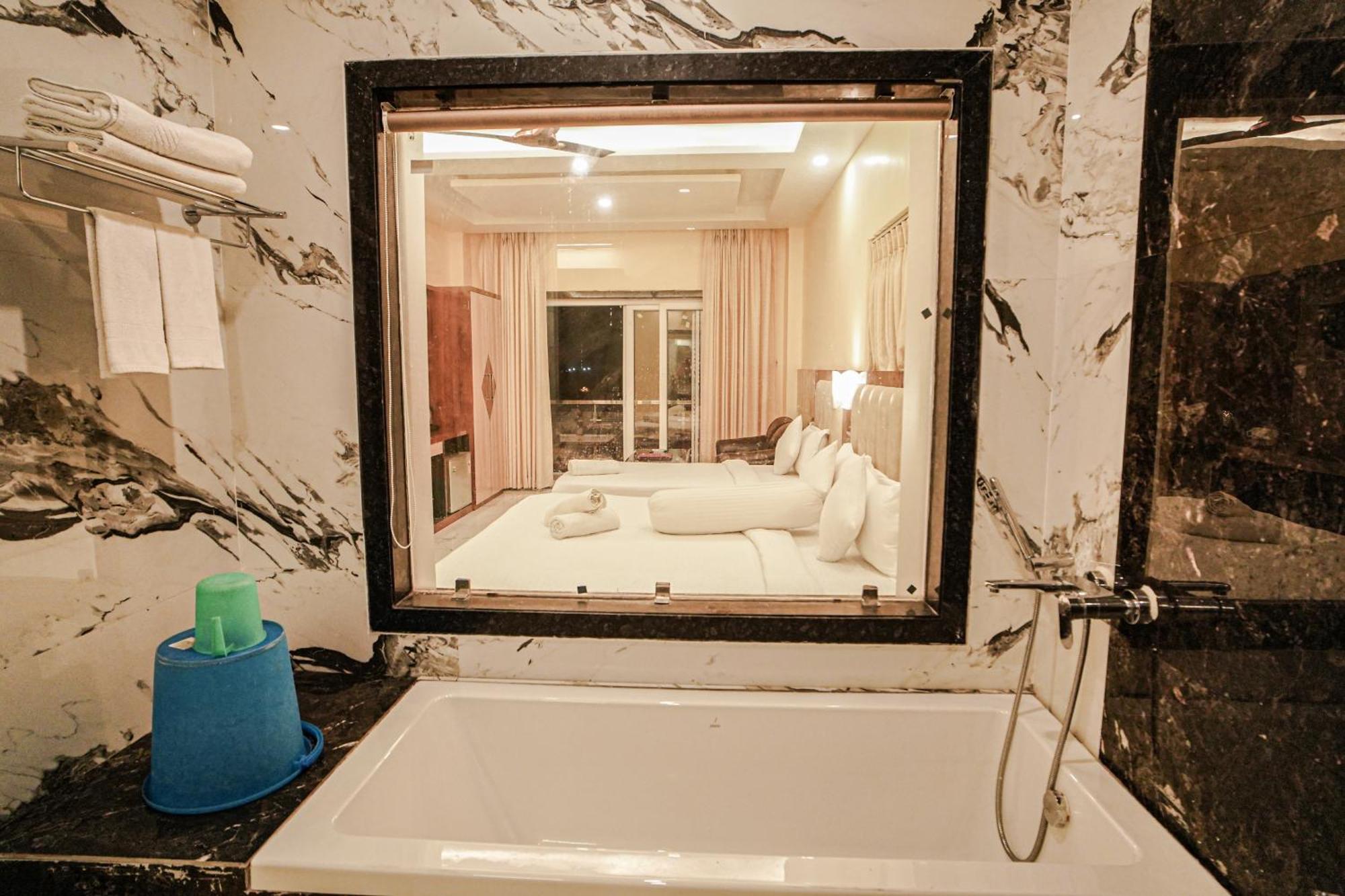 Prasant On Beach Resort !! Lift - Wifi -Restaurant-Parking Facilities-Newly Decorated Room !! Mandarmani Eksteriør billede