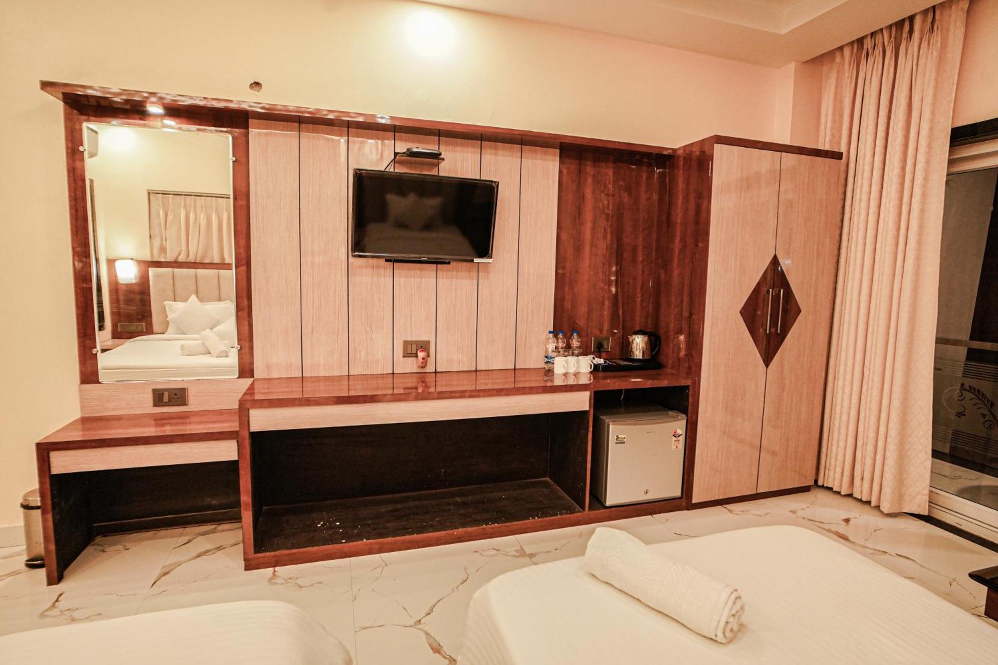 Prasant On Beach Resort !! Lift - Wifi -Restaurant-Parking Facilities-Newly Decorated Room !! Mandarmani Eksteriør billede